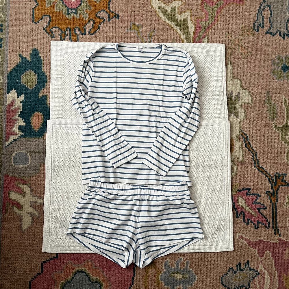 LAKE Pajamas Hydrangea Long Sleeve Top & Shorts Set – Size Medium